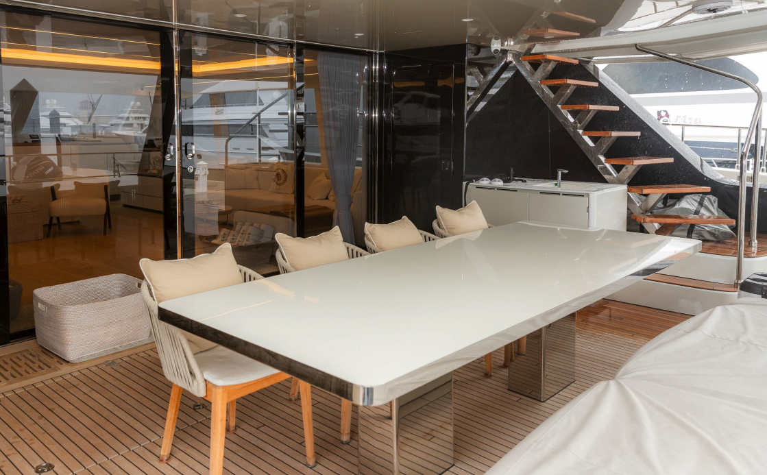 Aft deck dining