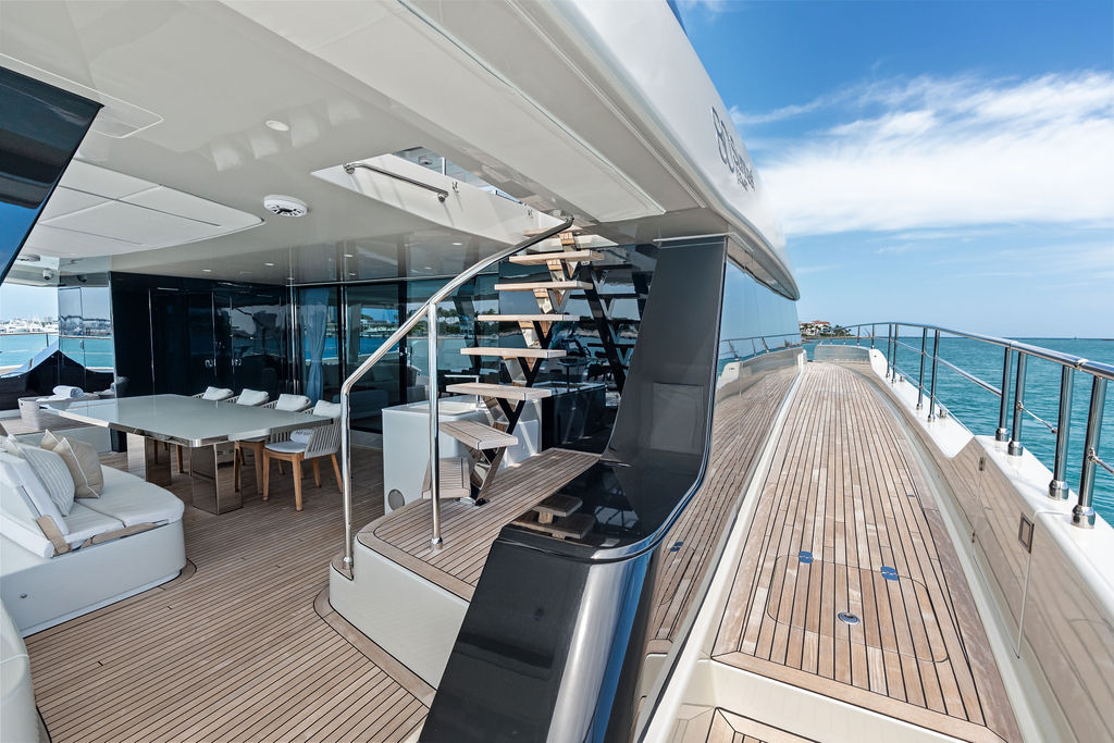 Aft stairs to flybridge & side deck