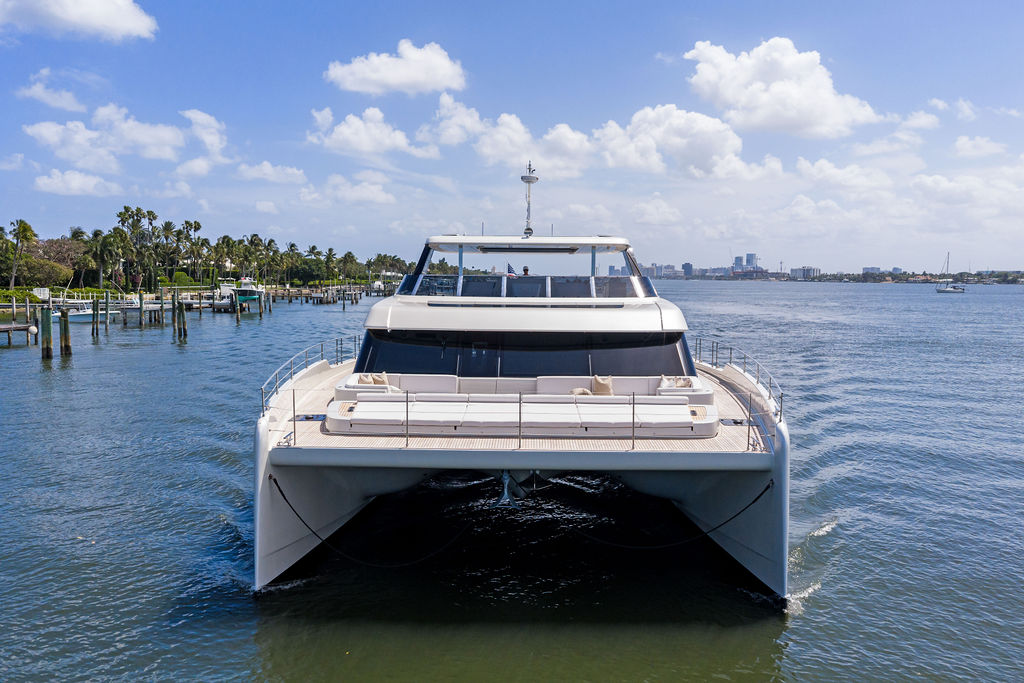 Bow-on view underway