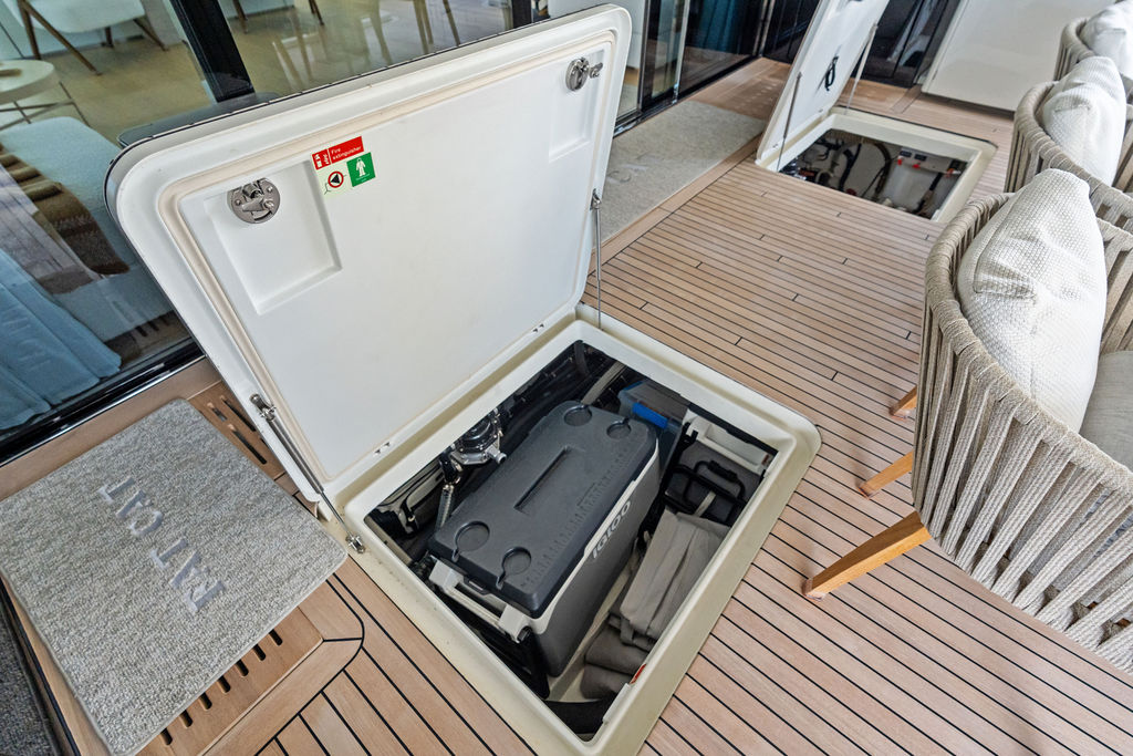 Aft deck equipment storage