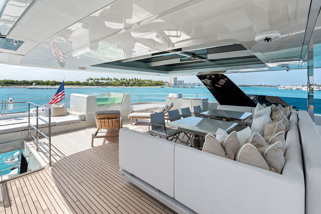Flybridge dining side view