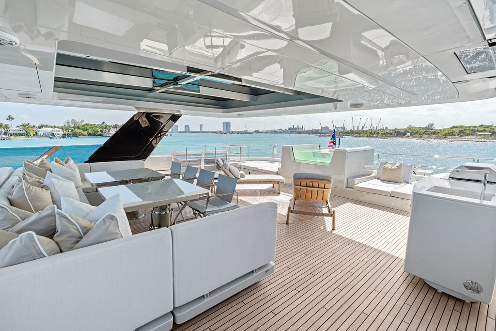 Flybridge wide panoramic