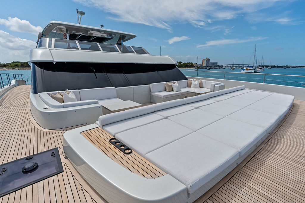 Foredeck sunpad looking aft