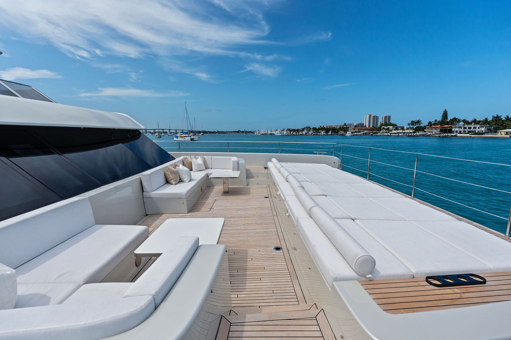 Foredeck wide view