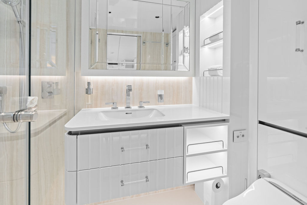 Owner's en-suite vanity
